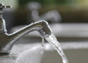 Qeveria obligon lokalet e gastronomisë të ua shërbejnë klientëve ujin e pijshëm