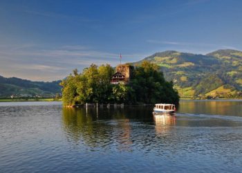 Në Zvicër gjenden disa ishuj dhe gadishuj që tërheqin turistë nga mbarë bota