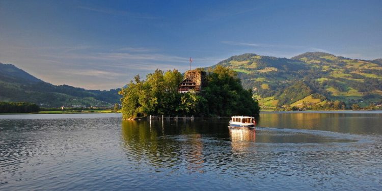 Në Zvicër gjenden disa ishuj dhe gadishuj që tërheqin turistë nga mbarë bota