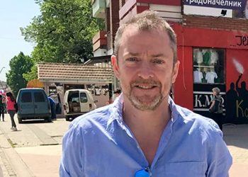 Ish-oficeri britanik në Kosovë: BE nuk ishte e aftë ta bind Serbinë t’i thotë po reciprocitetit