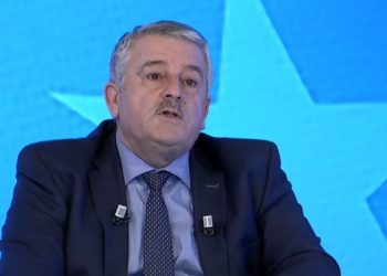 Veliu për Sveçlën: Po e luan rolin e policit nuk po merret me detyrën e tij