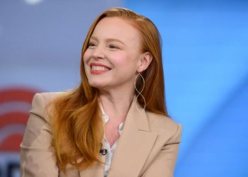 Aktorja Lauren Ambrose i bashkohet serialit “Yellowjackets” për sezonin e 2-të