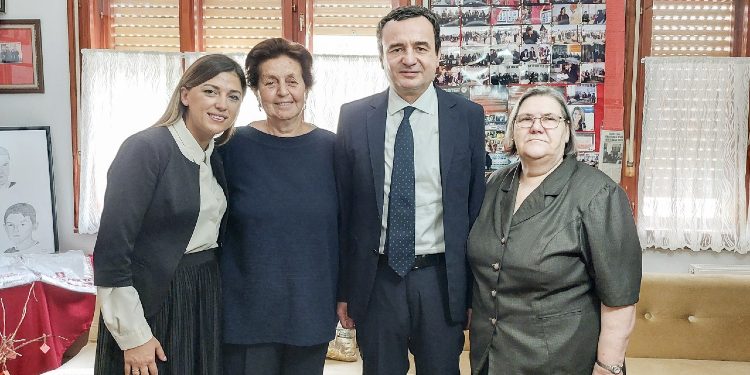Kurti: Qëndresa e Nënës Ferdonije na mbanë të fortë të gjithëve