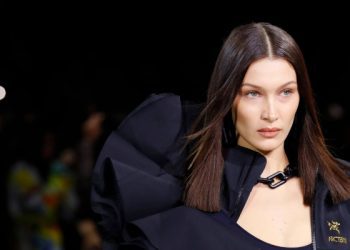 Humbi shumë oferta pune dhe u largua nga miqtë, ky qëndrim politik i kushtoi shumë modeles