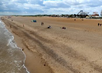 Trupi i pajetë i adoleshentit u nxor nga deti në Skegness të Anglisë pas 5 orësh kërkim