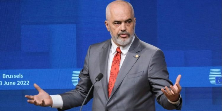 Edi Rama shkarkon zëvëndësministren e Turizmit Ornela Çuçi