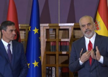 Rama-Vuçiqit: Mos justifiko veprimet e grupeve në veri të Kosovës