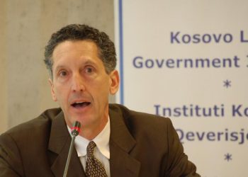 Analisti amerikan Joseph për deklaratat e Kurtit dhe Vuçiqit: Duhet të ketë vetëpërmbajtje