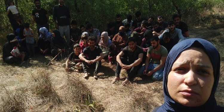 Një grup prej 38 emigrantësh gjenden të bllokuar në një ishull të vogël në kufirin turko-grek