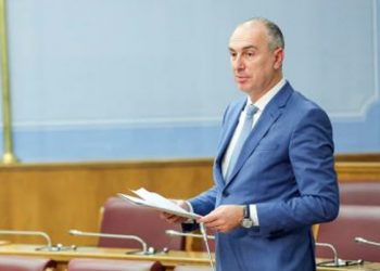 Ministri Gjekaj: Partitë opozitare janë konfuze për votëbesimin e Abazoviqit