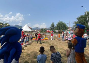 Në kuadër të fushatës “Mbështetja e BE-së në Kosovë” fëmijët në Junik argëtohen me aktivitete