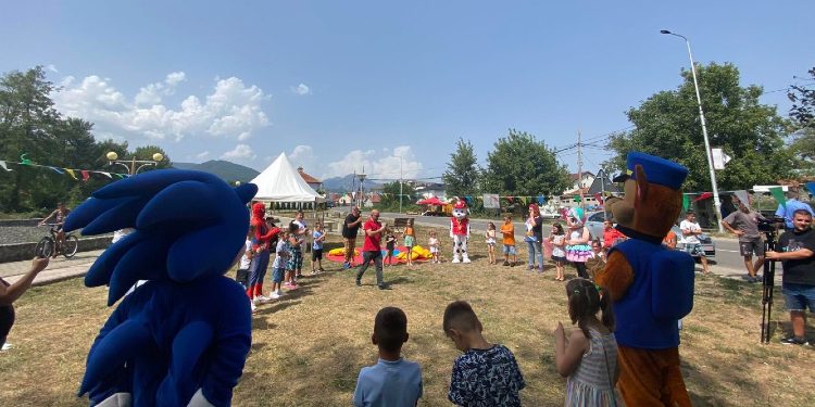 Në kuadër të fushatës “Mbështetja e BE-së në Kosovë” fëmijët në Junik argëtohen me aktivitete