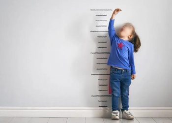 Vëmendje prindër, kjo duhet të jetë gjatësia e fëmijës tuaj sipas moshës që ka