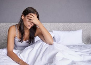 Çfarë duhet të bëni kur nuk mund të flini mjaftueshëm?