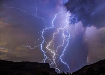 Shiu i dendur përmbyt disa rrugë në Las Vegas, vdesin 2 persona