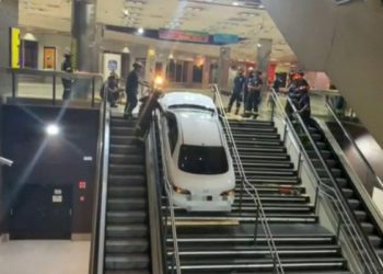 Ndodh edhe kjo, një veturë e vjedhur gjendet e bllokuar në stacionin e metros në Madrid