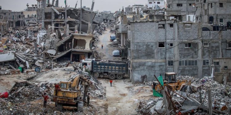 Izraelitët dhe palestinezët bien dakord për armëpushim në Gaza