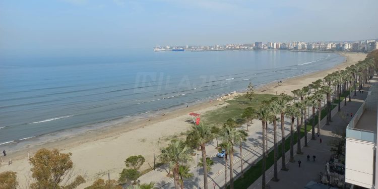 Pas vdekjes së 7 vjeçares, largohen mjetet lundruese nga plazhi i Vlorës dhe Velipojës