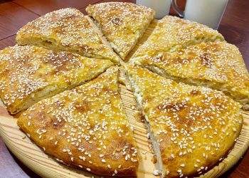 Pogaçe turke e mbushur me djathë, me tu shkri në gojë!