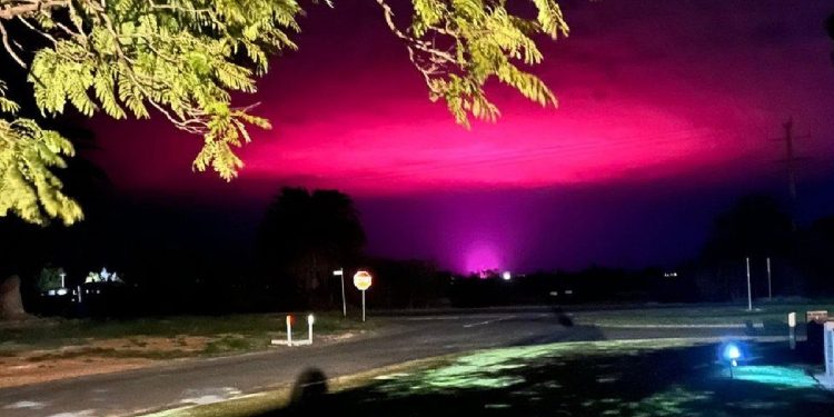 Qytetarët australian mbesin të habitur nga pamjet e shfaqura në qiell