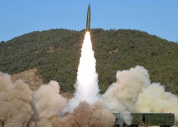 Koreja e Veriut lëshon 2 raketa lundruese në Korenë e Jugut