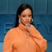 Këto këpucë supozohej të ishin trend për verën 2023, por Rihanna i solli në trend tani