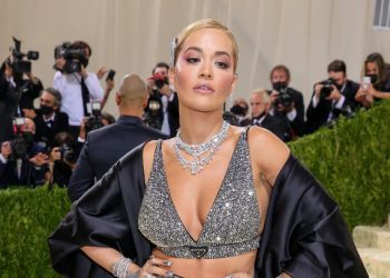 Rita Ora krenohet me vendlindjen e saj, shpërndan hartën e Kosovës në rrjete sociale