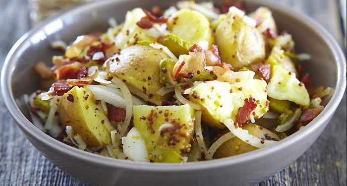 Sallatë me patate dhe proshutë