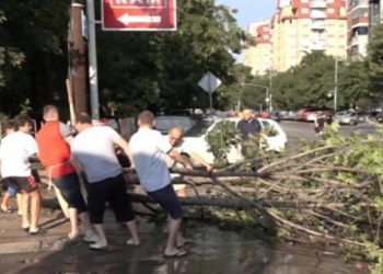 Mot i ligë shkakton dëme të mëdha në Shkup