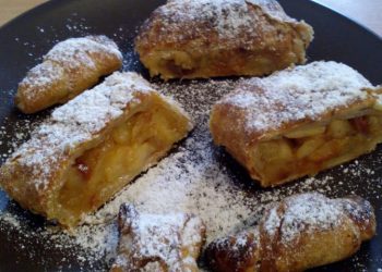 Strudel me reçel ftoi dhe rrush të thatë