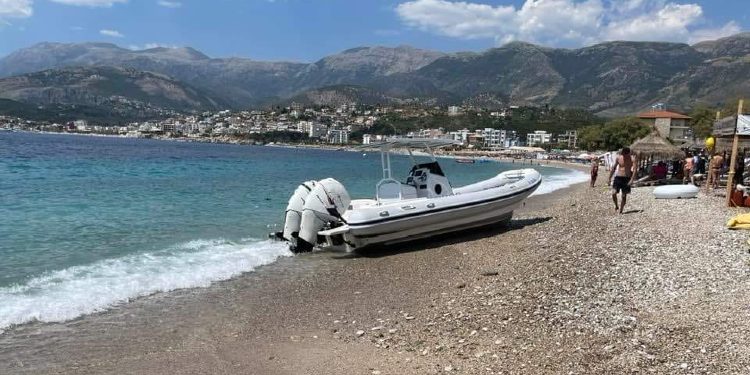 Vlorë, përsëri shihen skaf në vendin ku humbi jetën 7 vjeçarja