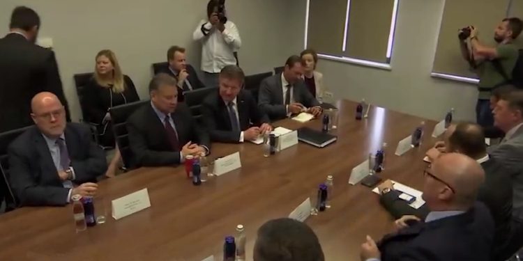 Lajçak thotë se janë disa opsione për çështjen e reciprocitetit, por nuk jep detaje