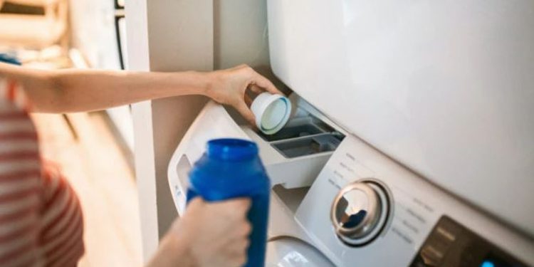 Përse nuk duhet të përdorni zbutës të rrobave gjatë verës?