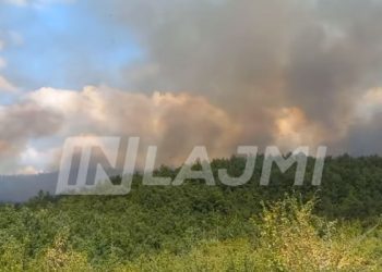 Përhapet një zjarr në Drenoc të Klinës, disa fshatra mbesin pa energji elektrike