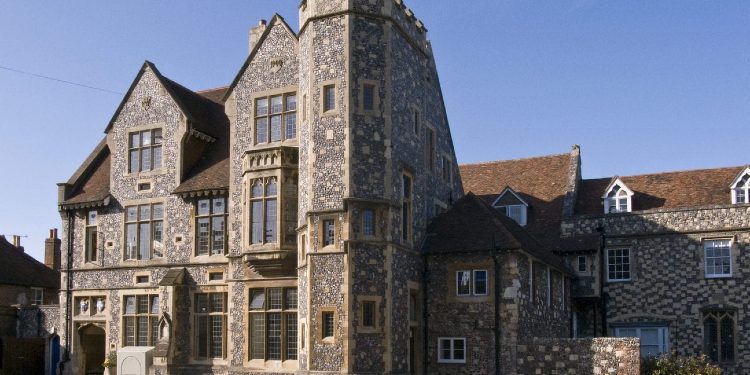 Ku dhe kur u formua shkolla e parë në botë?