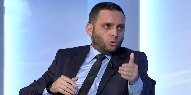 Teologu Klinaku: Qeveria dhe SBASHK-u duhet ta marrin parasysh kërkesën e BIK-ut