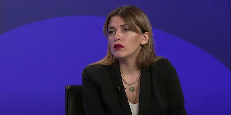 Albulena Haxhiu merr besimin të jetë kryetare e Gruas në Vetëvendosje