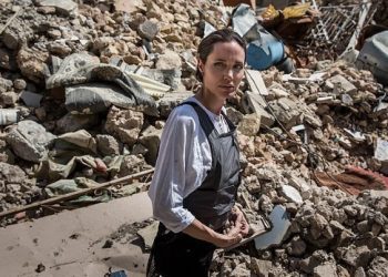 Aktorja e famshme Angelina Jolie mbërrin në Pakistan për të ndihmuar viktimat