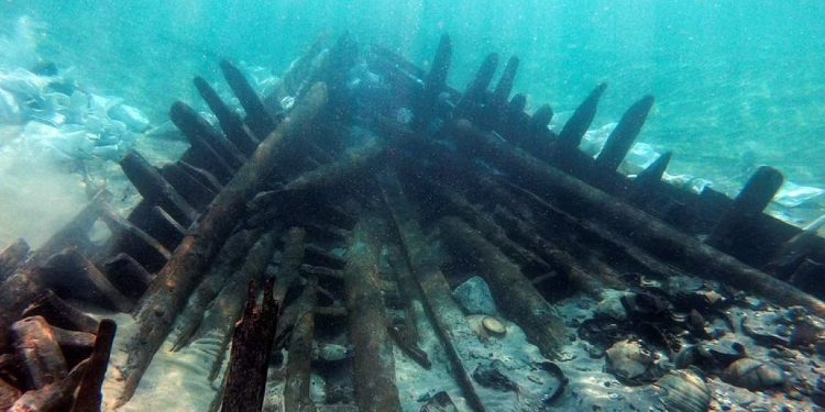 Çfarë historie tregon anija që u gjet në brigjet e Izraelit?