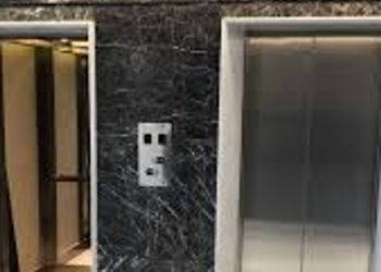 Si duhet të veproni nëse bllokoheni në ashensor?