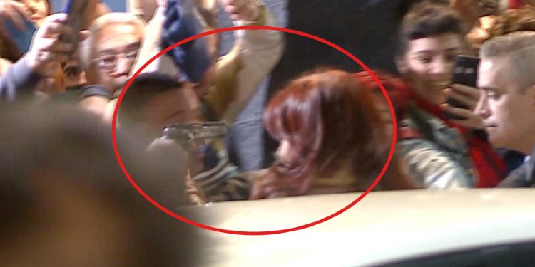 Zëvendëspresidentja e Argjetinës i shpëton “për pak” atentatit me armë