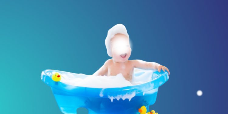 Këto janë rreziqet më të mëdha të larjes së fëmijës dhe kujdesi që duhet treguar