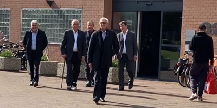 Pacolli viziton ish-krerët e UÇK-së në Hagë: Ata po mbahen pafajësisht në paraburgim