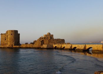 Rrënqethëse, nëna bashkë me fëmijën gjenden të pajetë por të përqafuar në fund të detit në Liban