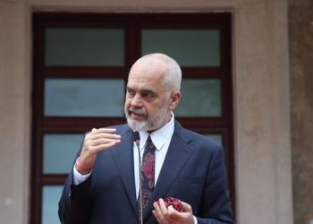 “Fluturon” nga gëzimi Rama për fitoren e Shqipërisë në mundje në Beograd