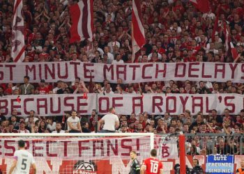 Tifozët e Bayernit “acarohen” për pezullimin e ndeshjeve pas vdekjes se Mbretëreshës Elizabetë II