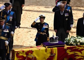 Të gjithë me uniformë ushtarake në funeralin e Mbretëreshës Elizabetë II, por jo edhe Princi Harry