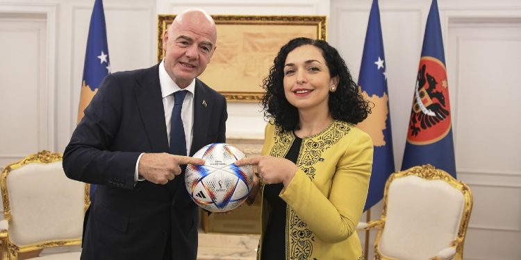 Osmani kërkon mbështetje nga FIFA-s për sportistët e rinj të Kosovës