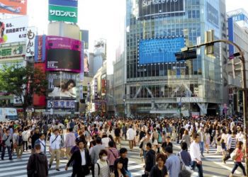 Japonia hapë dyert për turistët e vaksinuar