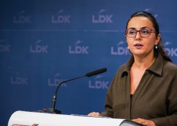 Kryetarja e Forumit të Gruas: Shtyrja e fillimit të vitit shkollor po i dëmton nxënësit